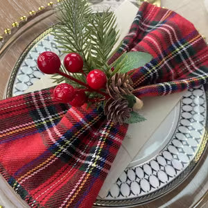 6/12-Pack Large 43.18x43.18 cm Christmas Plaid Napkins - Red & Black Checkered Table Decor, Wrinkle-Resistant & Machine Washable Polyester Cloth Dinner Napkins for Holiday, Christmas Party, Festive Table Setting, Seasona Word (Red Box / 6pcs)